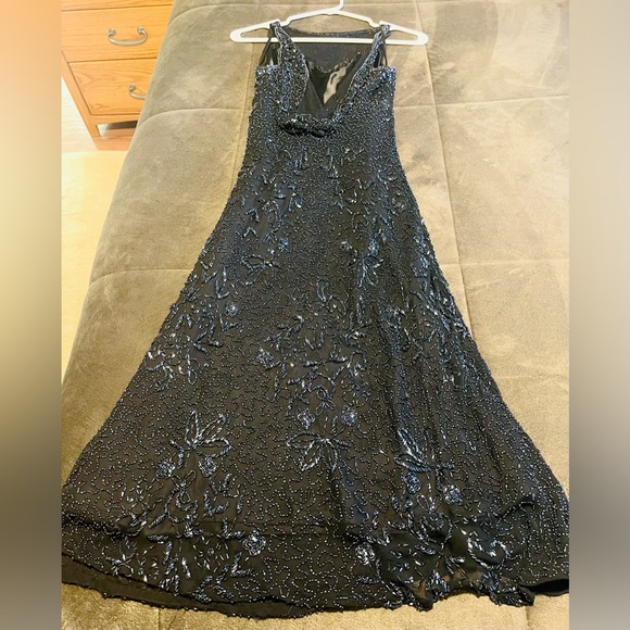 A gorgeous mid length beaded dress by Scala. - Picture 9 of 11